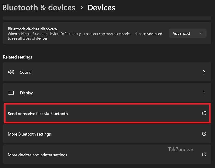 Chọn tùy chọn "Gửi hoặc nhận tệp qua Bluetooth" trong Cài đặt Windows.