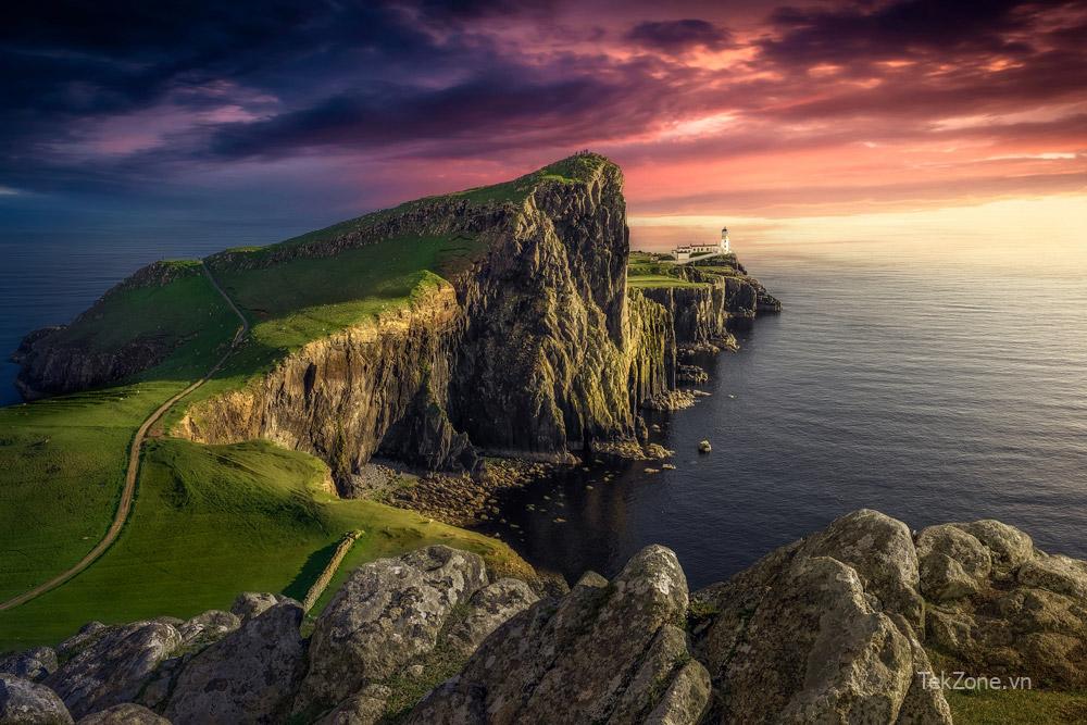 Ngọn hải đăng Neist Point, Isle of Skye, Glendale - Ngày 9 tháng 6 năm 2019: Tia nắng cuối cùng tại Ngọn hải đăng Neist Point.  Nhà cung cấp hình ảnh: Juan Maria Coy Vergara, Getty Images - Đi dọc theo bờ biển, mắt bạn sẽ hướng tới ngọn hải đăng.